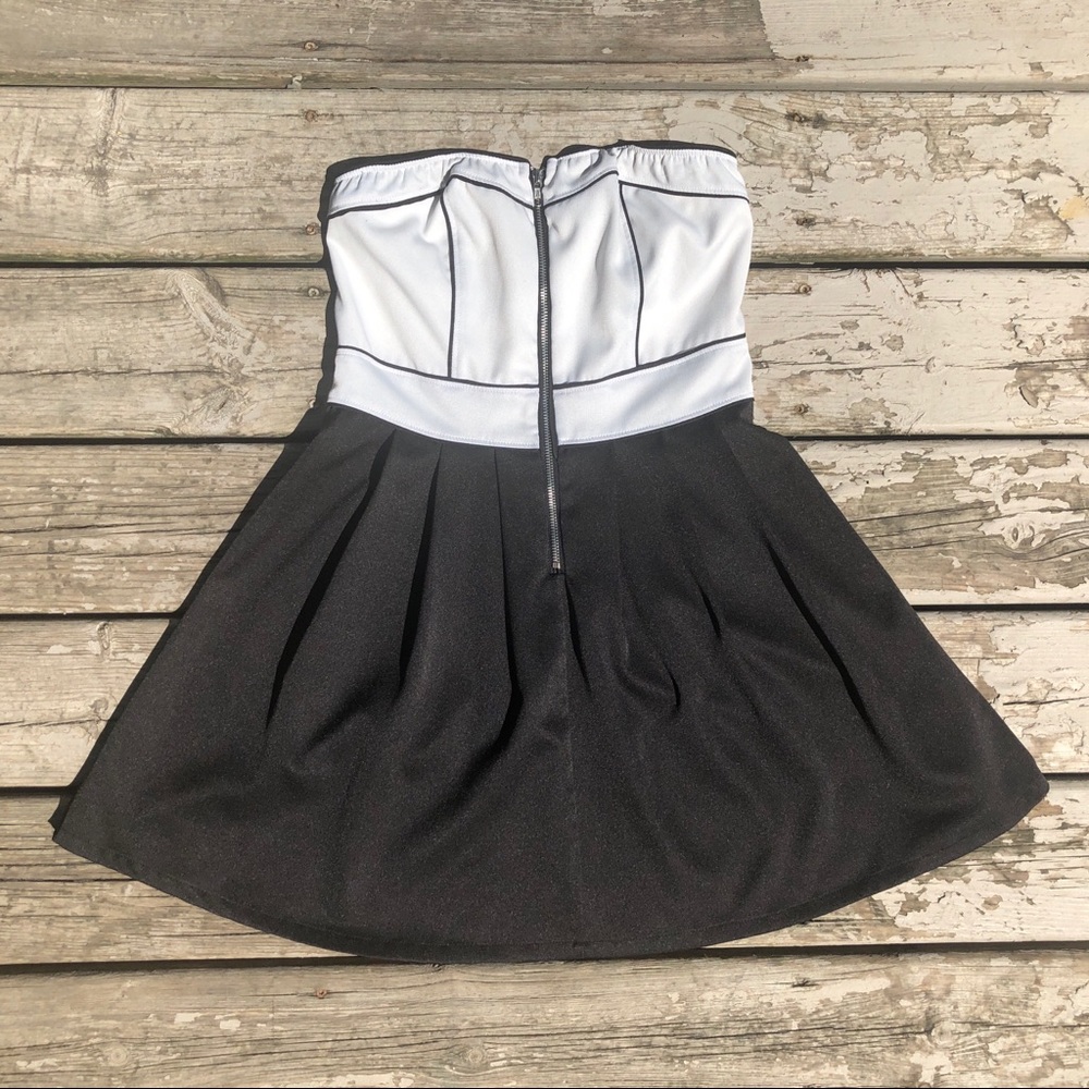 Strapless Black & Off-White Mini Dress w Zipper